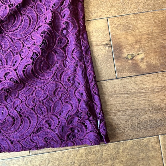 laundry by Shelli Segal Burgundy Lace Too - Picture 2 of 4